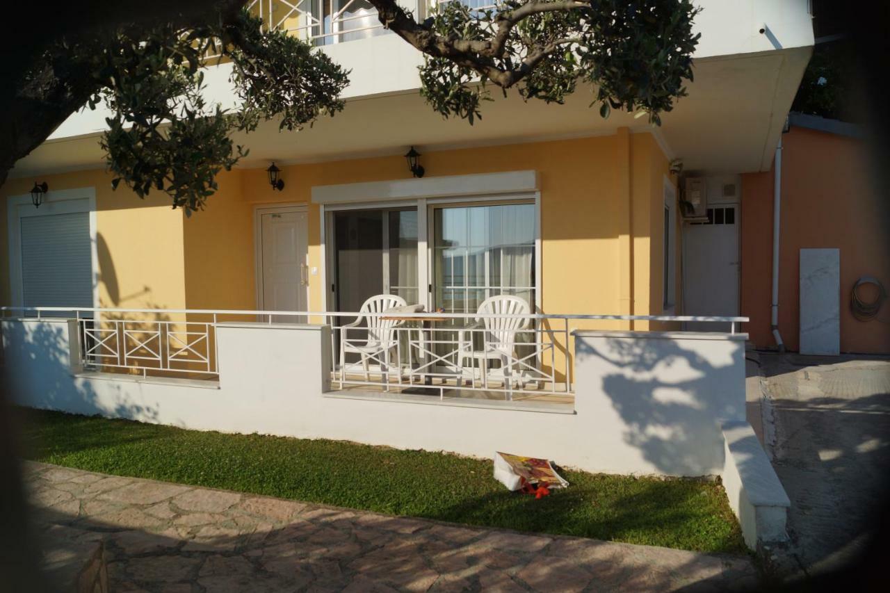 Τhe Sunny Apartments Игуменица Экстерьер фото