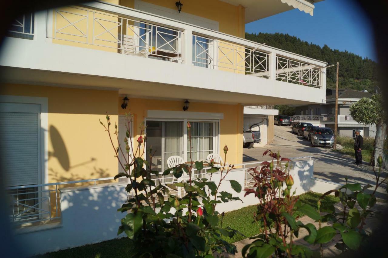 Τhe Sunny Apartments Игуменица Экстерьер фото