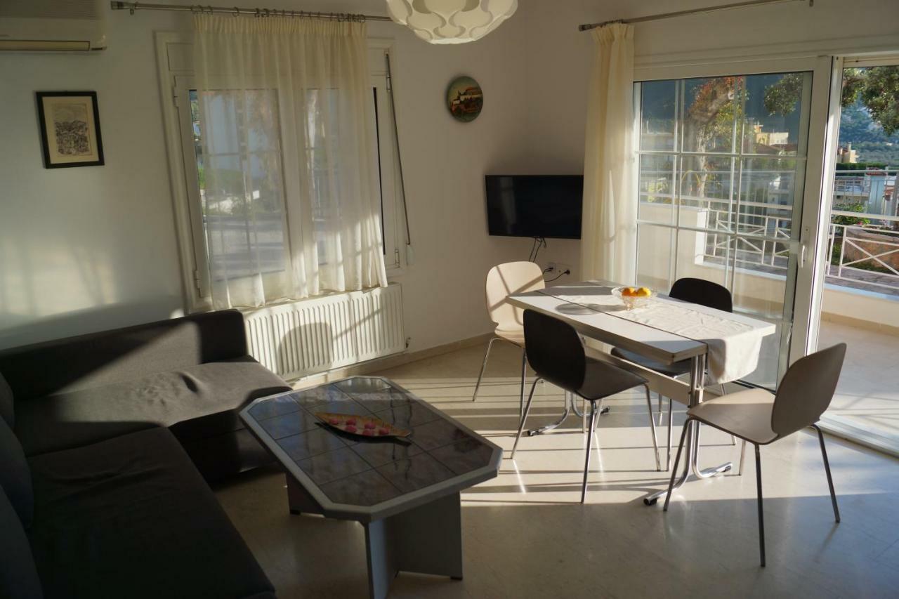 Τhe Sunny Apartments Игуменица Экстерьер фото